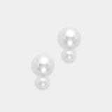 Elegant freshwater pearl earrings with 18K yellow gold settings.