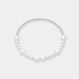 Beautiful white pearl bracelet with 18k white gold beads, combining elegance and sophistication in one piece.