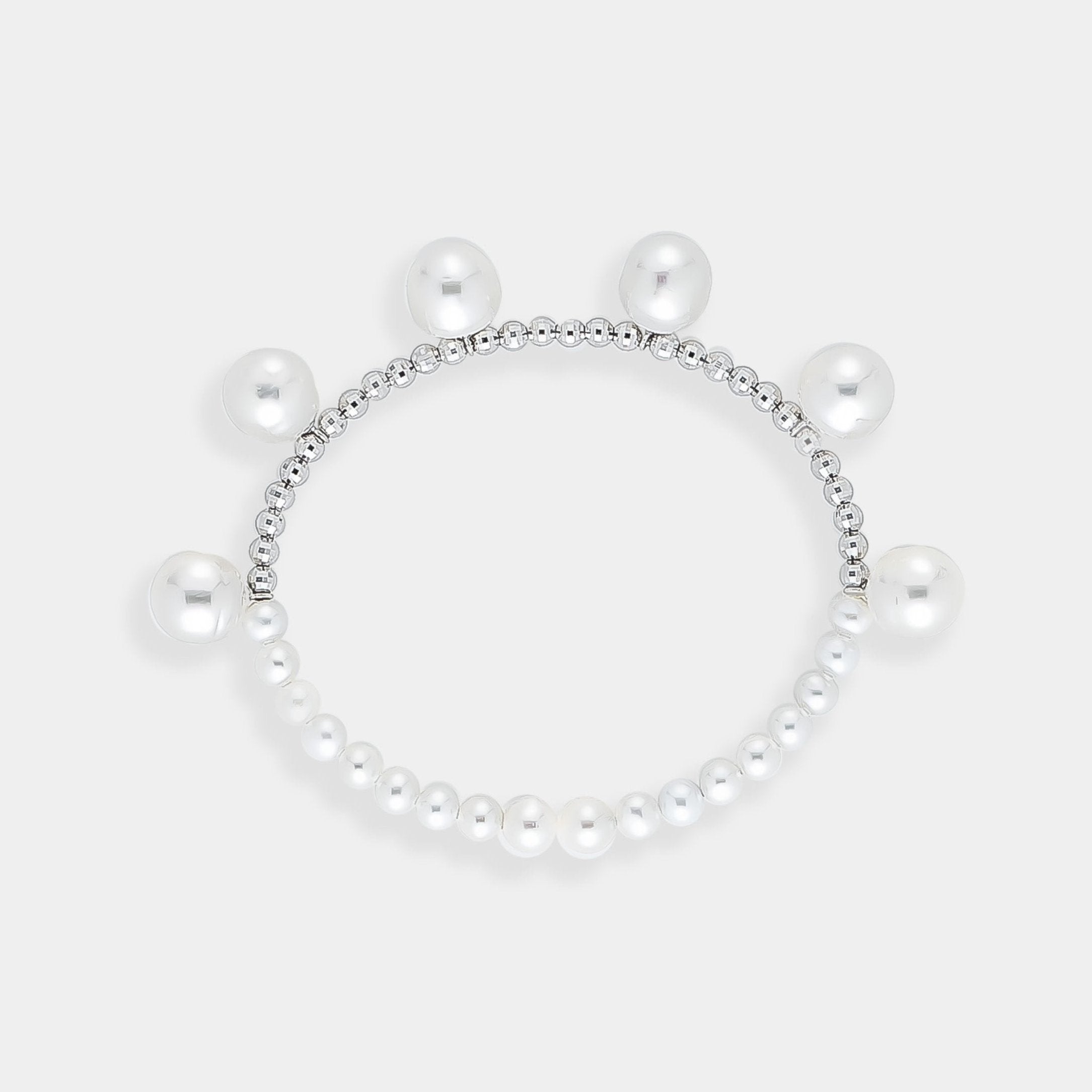 Exquisite pearl ring with a dazzling white gold beads, perfect for adding elegance and sophistication to any occasion.