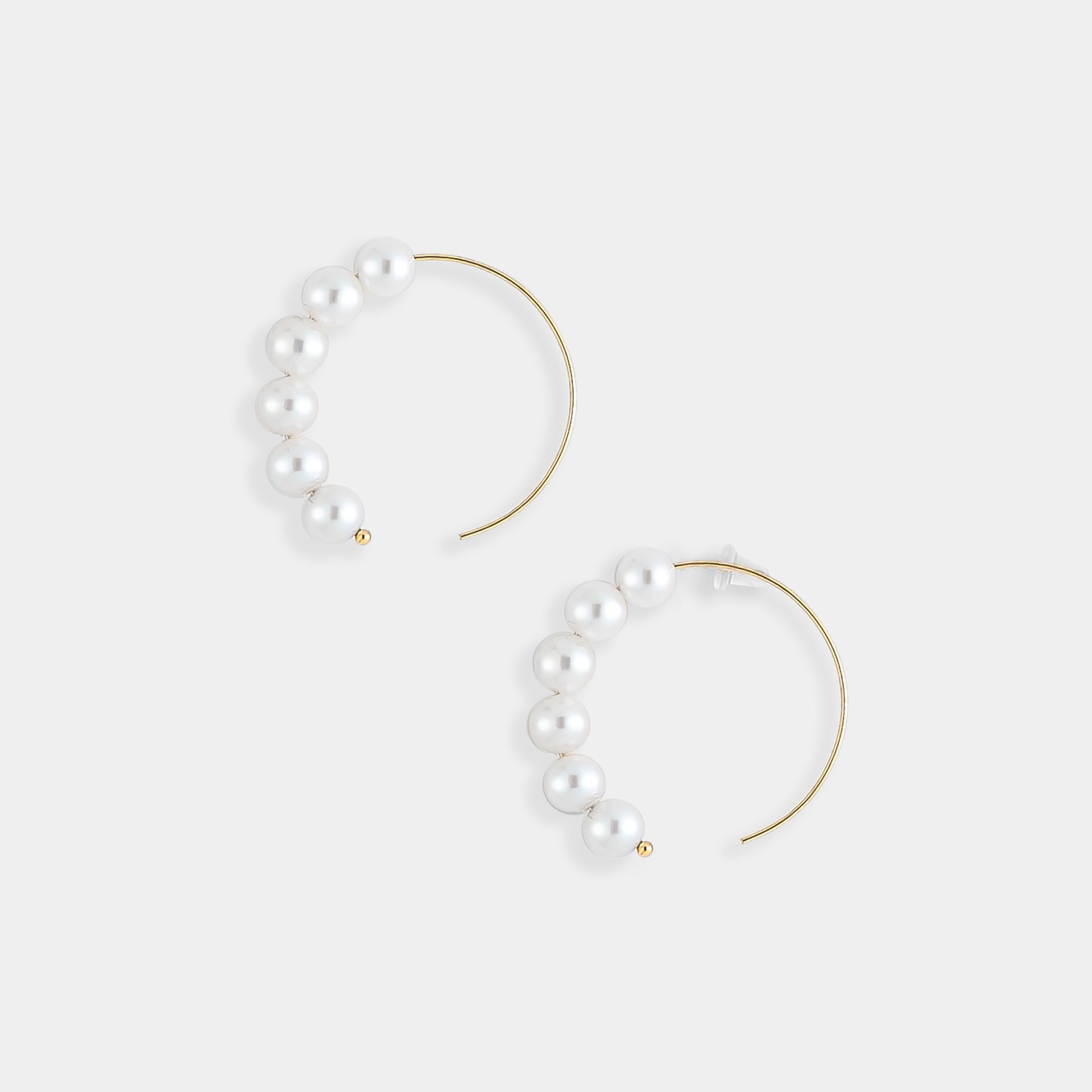 Enhance your style with elegance. The 18K gold hoop with brilliant freshwater pearls are a must have.