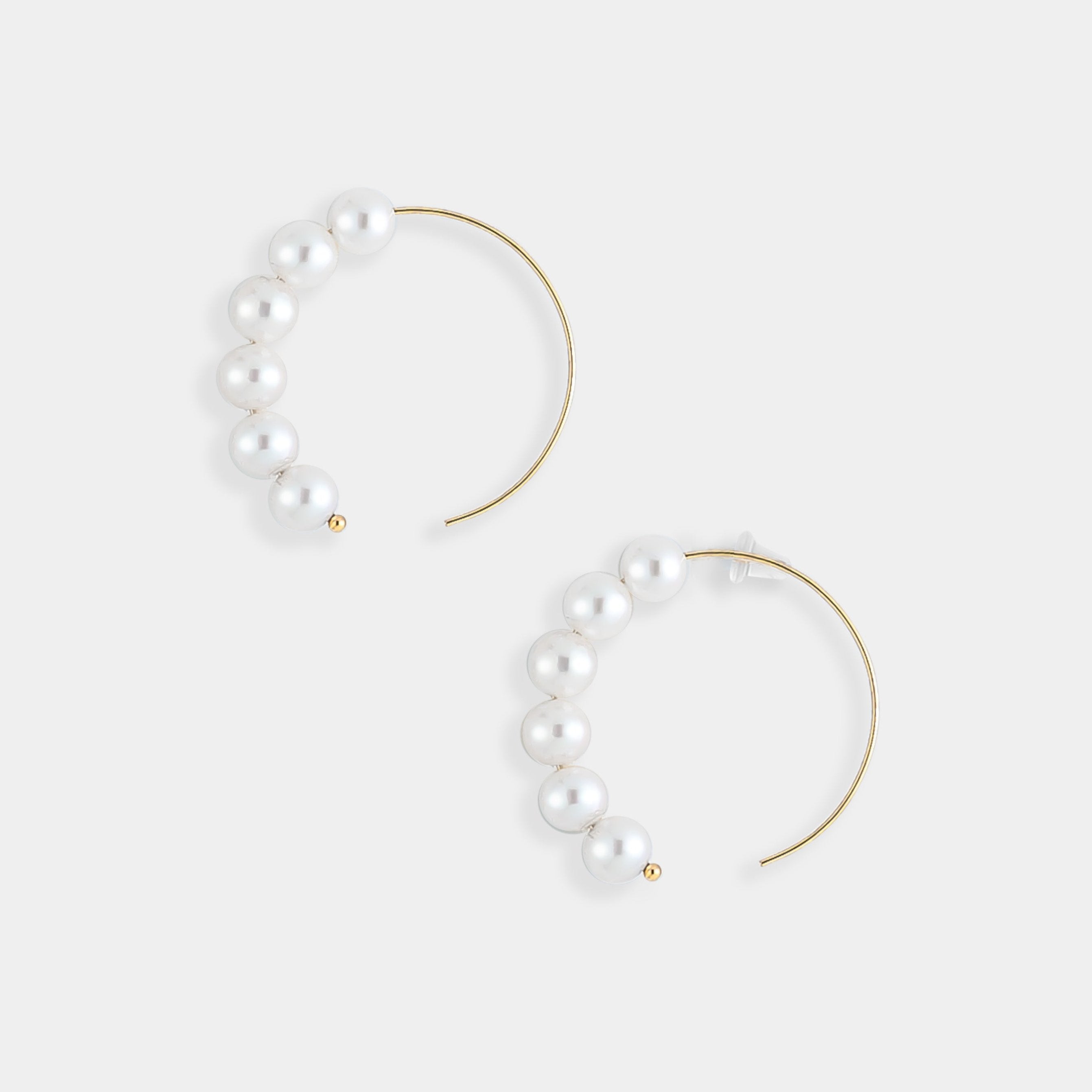 Enhance your style with elegance. The 18K gold hoop with brilliant freshwater pearls are a must have.