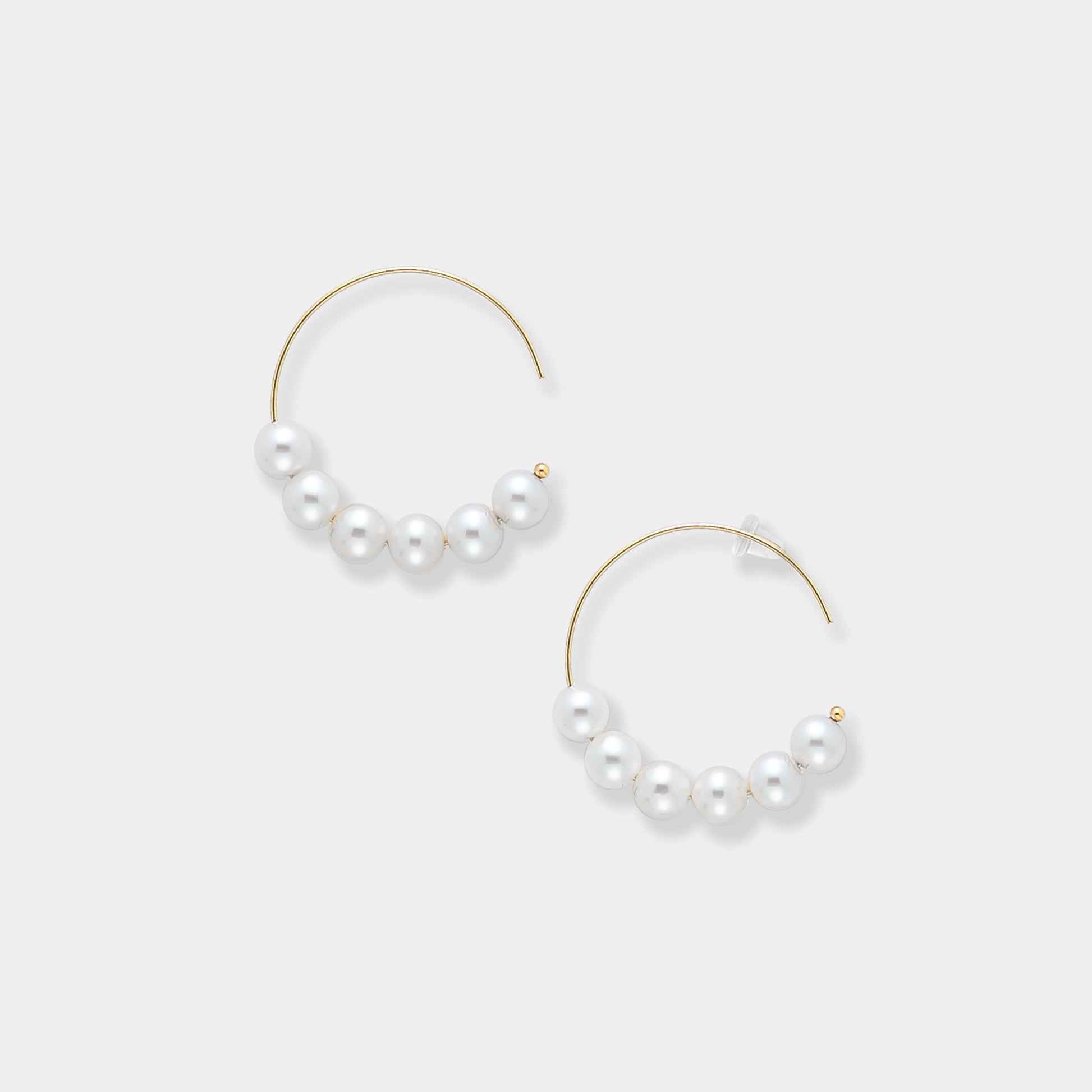 Enhance your style with elegance. The 18K gold hoop with brilliant freshwater pearls are a must have.