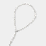 Beautiful long necklace with freshwater pearls and silver details, combining elegance and sophistication in one piece.