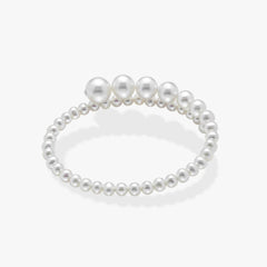 Stunning pearl bracelet against a white backdrop, a timeless piece that exudes class and elegance.