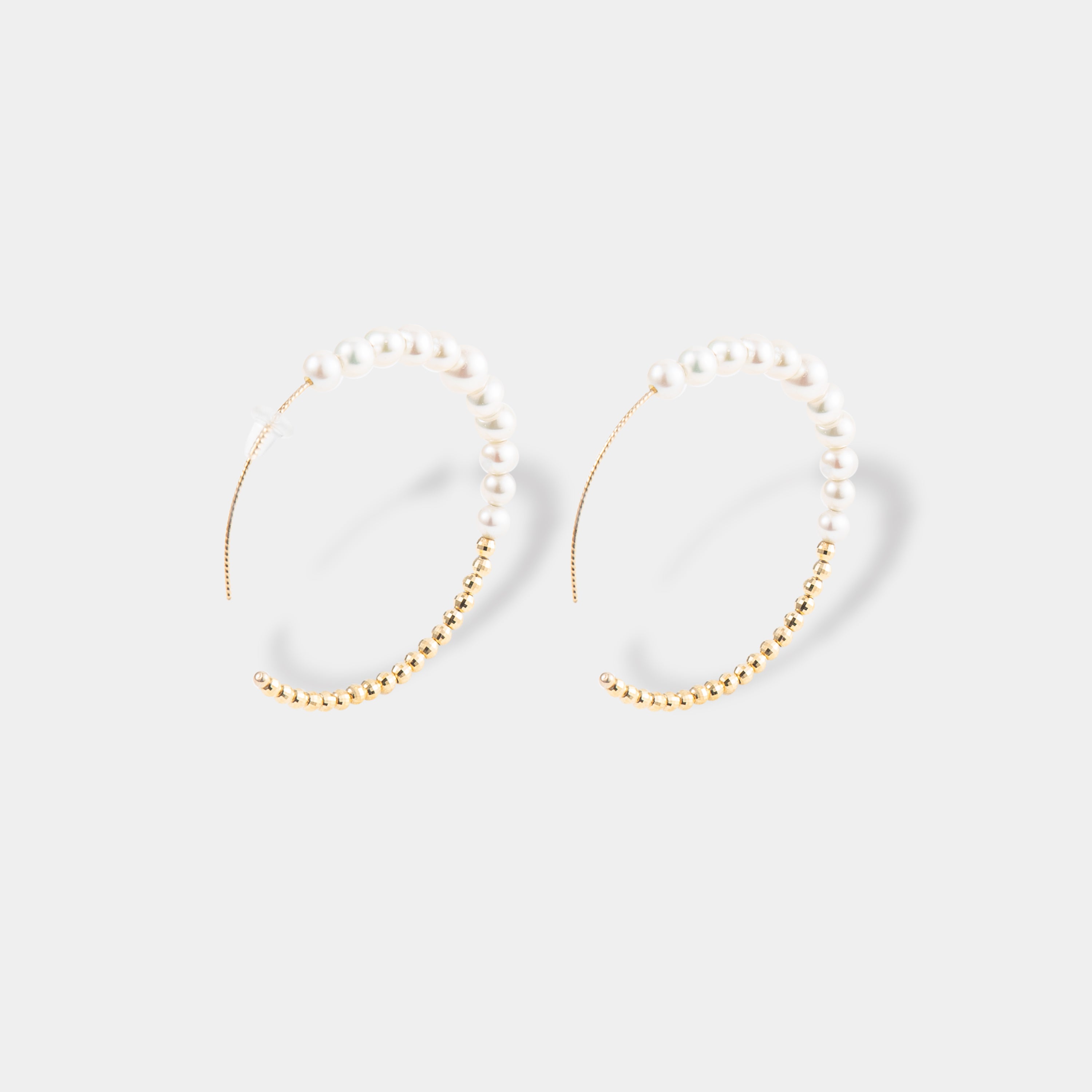 Stunning gold and pearl hoop earrings, a chic and timeless addition to your jewelry collection.